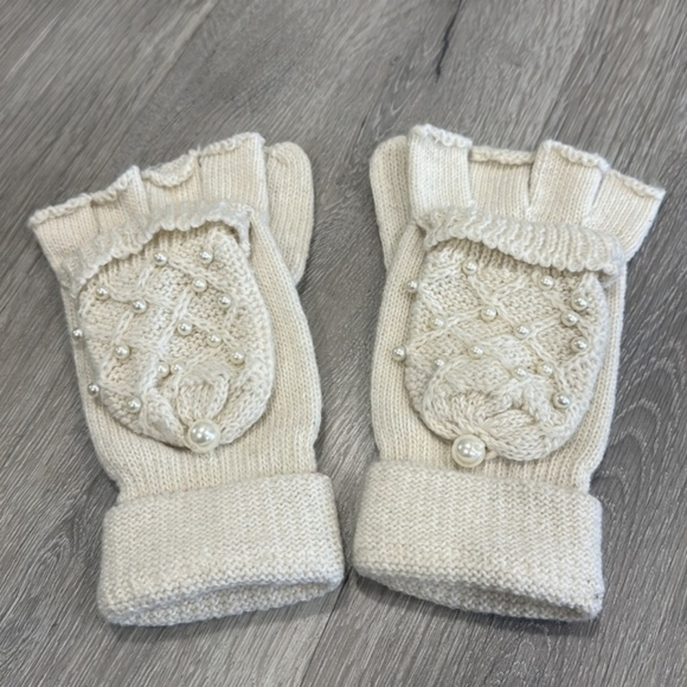 Women’s White Ivory Knit Francesca’s Pearl Winter Snow Fold Over Gloves